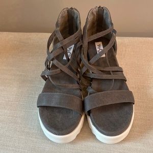 Very G platform sandals size 7.5 new Grey